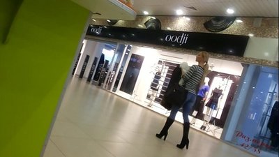 Cool Chick nan makèt la.